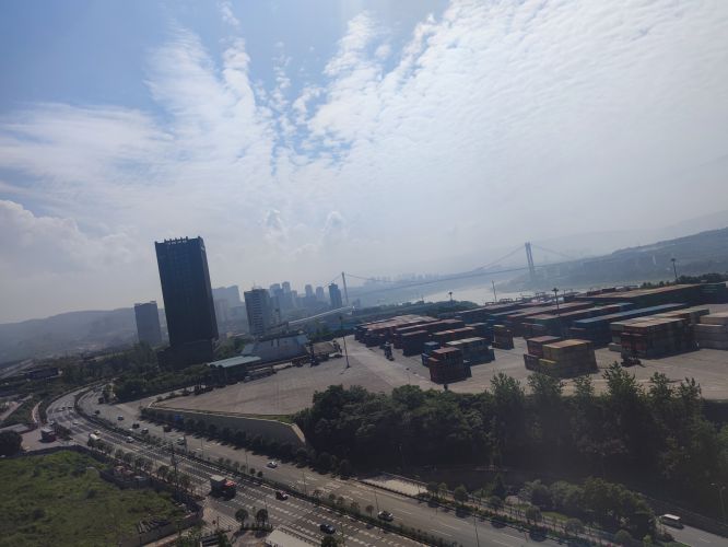 重庆绿地保税中心1400平出租超长免租期8个月仅租30