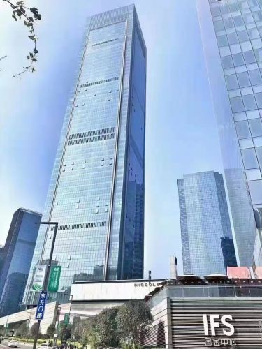 重庆国金中心T1出租看江大平层，视野霸道。精装修！免租7个月！