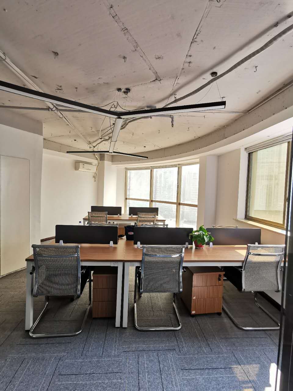 佳乐紫光优质精装修带办公家具拎包即可入住办公！