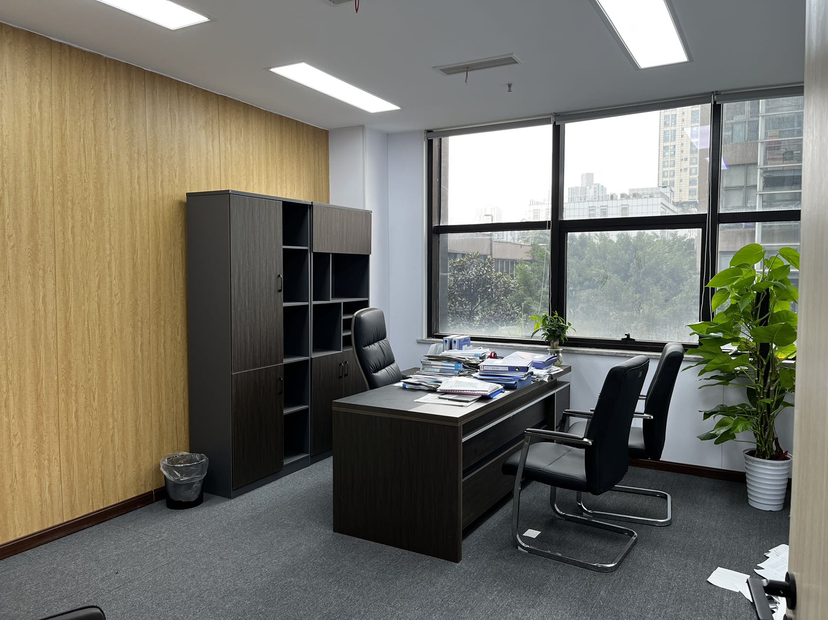 两江新区财富中心写字楼 243平全新精装办公室带家具出租
