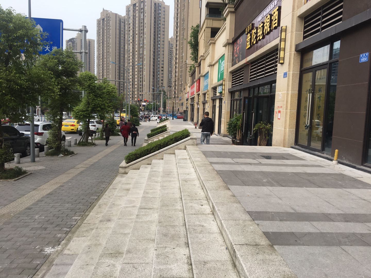 渝北照母山一楼临街门面,招餐饮,诊所,药房,母婴等